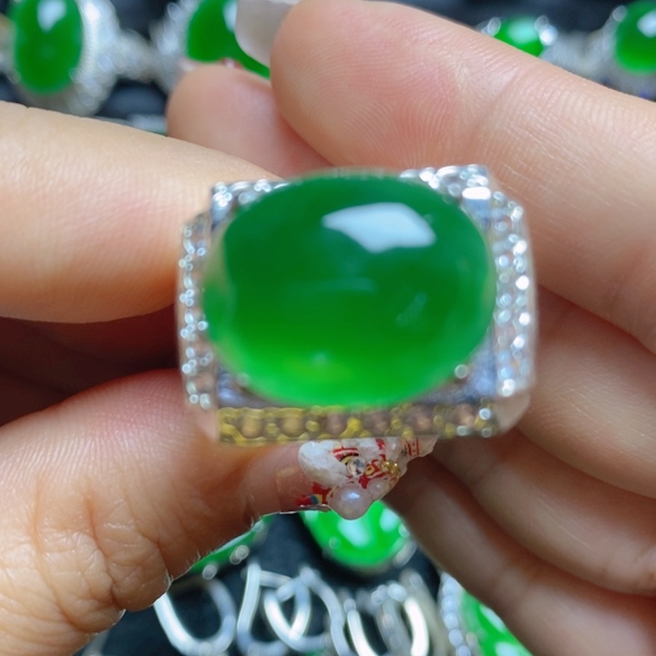 翡翠挂件未镶嵌蛋面