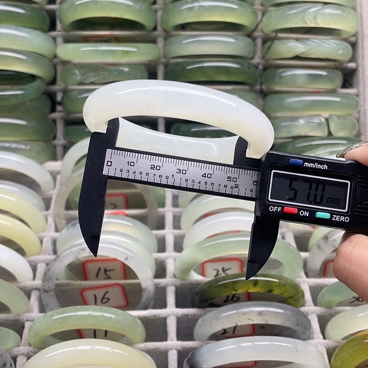 蛇纹石玉未镶嵌手镯1111