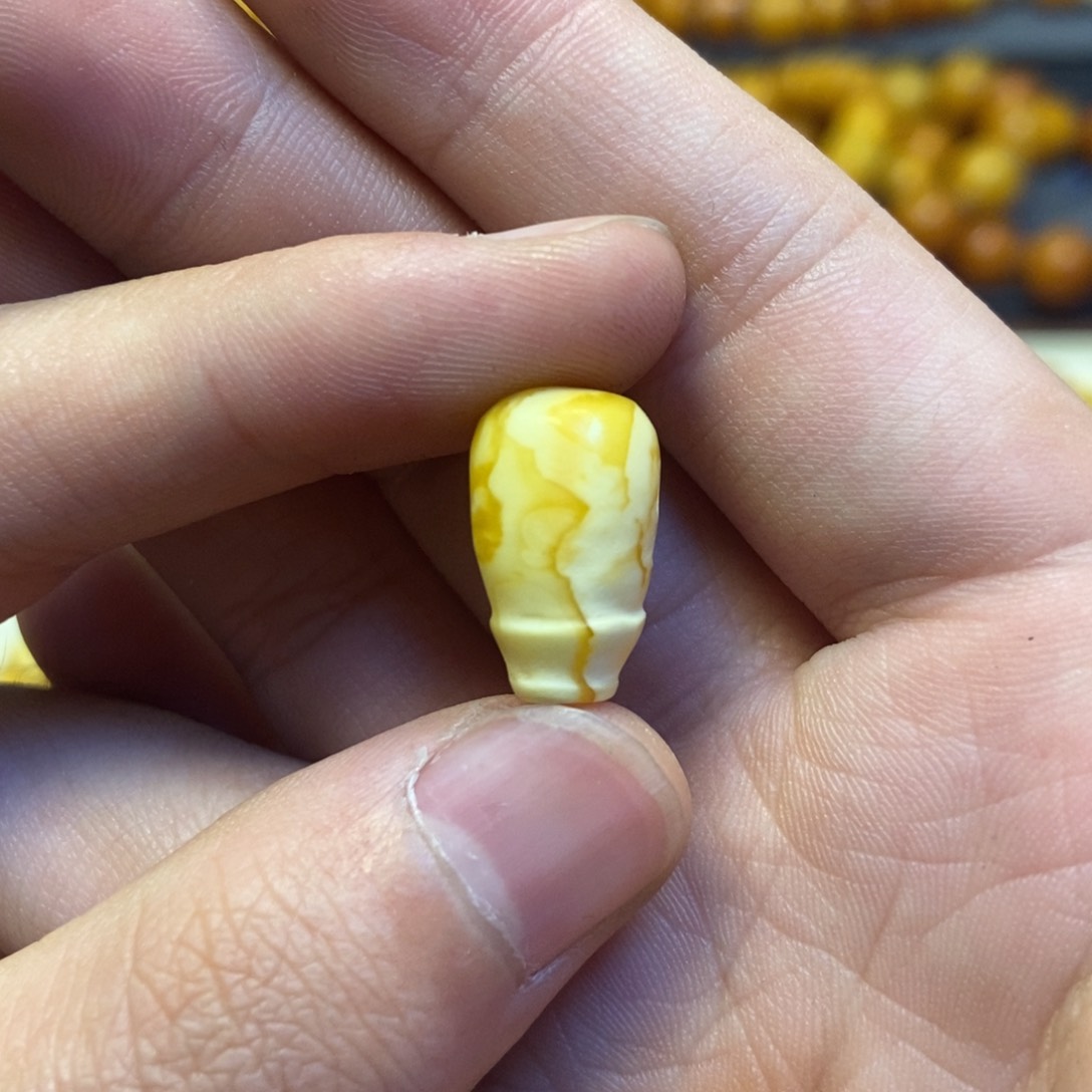 未镶嵌琥珀珠宝奇石