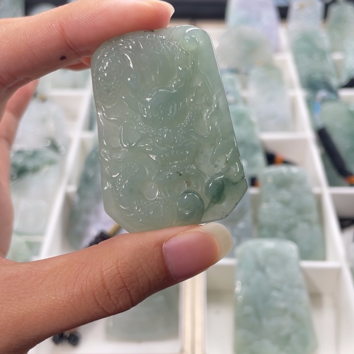 翡翠未镶嵌颈饰翡翠