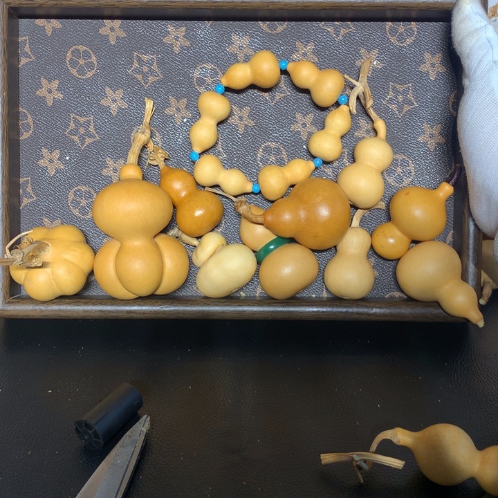 八宝豆和虾等食材中都加入盐