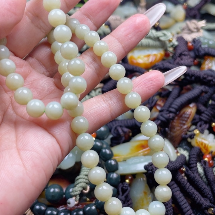 和田玉颈饰未镶嵌