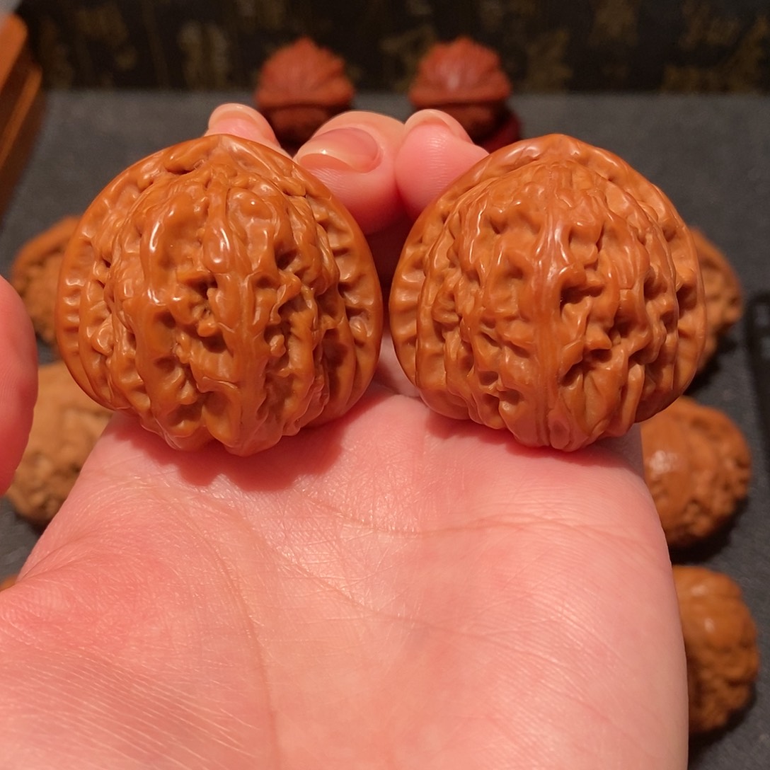 文玩核桃吊坠白狮子