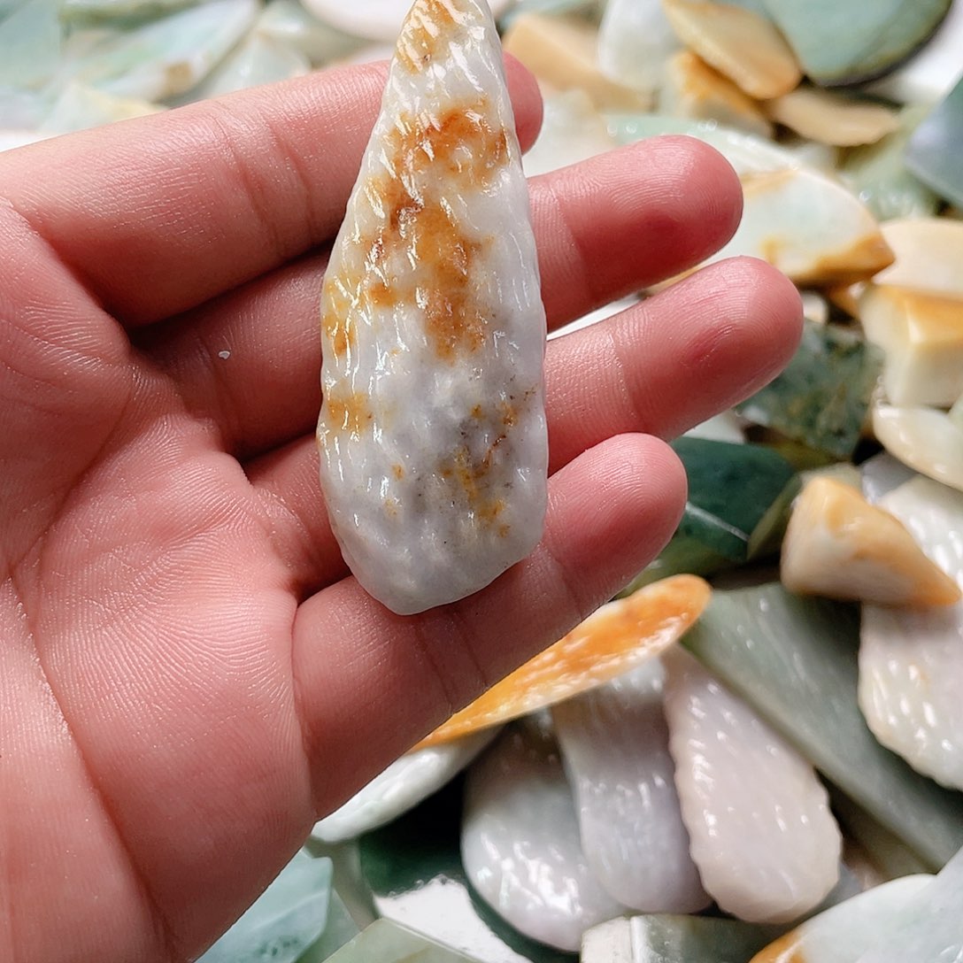 翡翠颈饰未镶嵌卍****卍