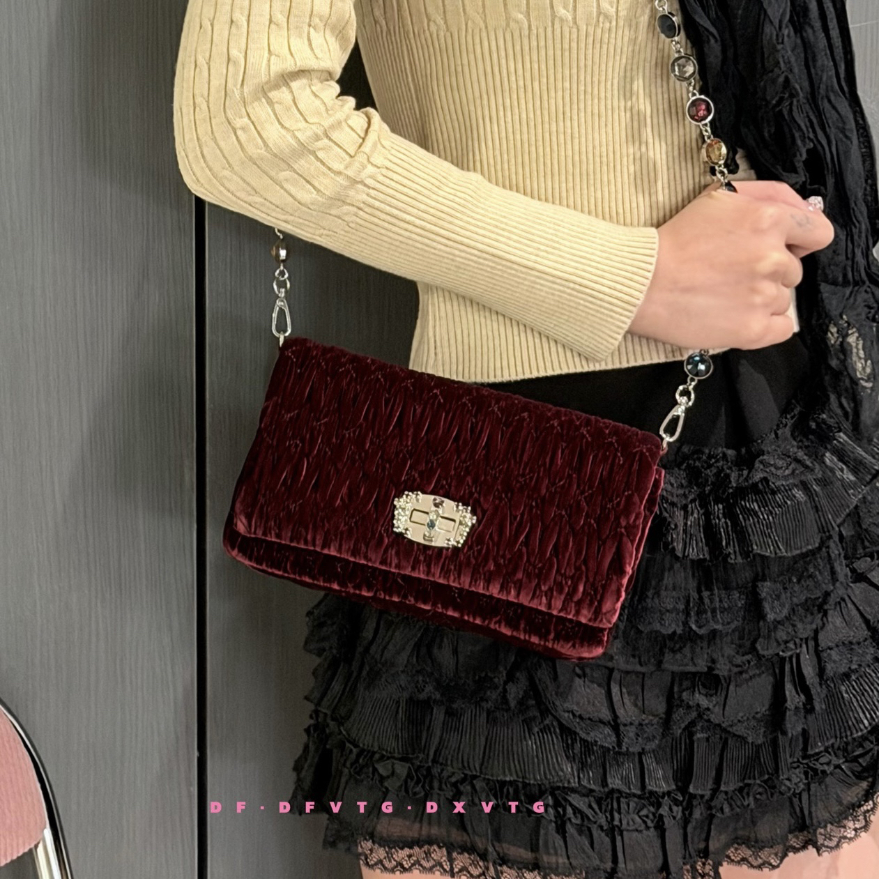 95新 MIU MIU/缪缪 miumiu 丝绒御姐红彩宝链斜挎包