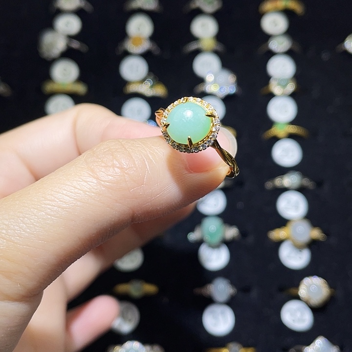 翡翠未镶嵌戒指戒指