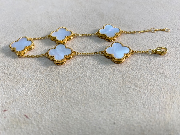 （龙虾扣）18K黄金13mm四叶草手链