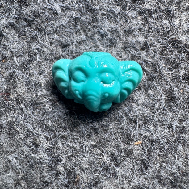 “小飞象”苏工雕刻象神 背云直径18高度11如图