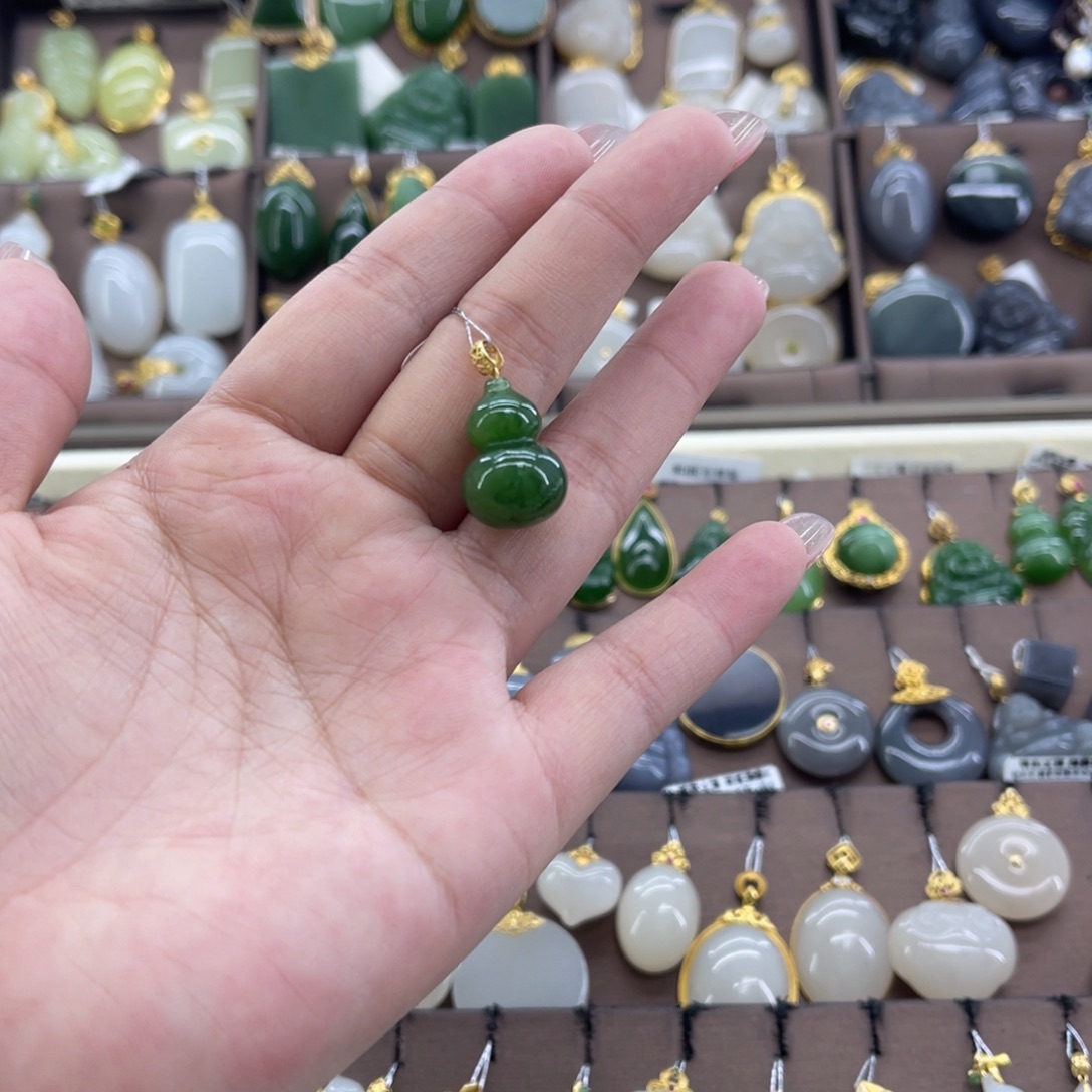 和田玉18K金镶嵌吊坠(赠链)