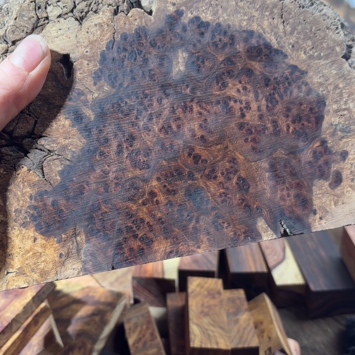 花梨木类哦****?刺猬紫檀留疤料有瑕