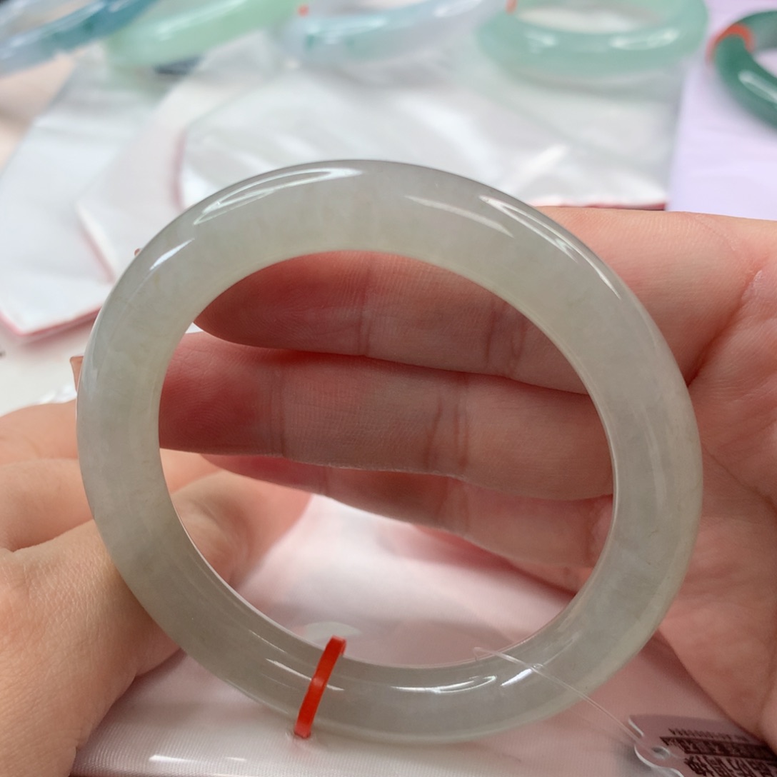 翡翠手镯未镶嵌静*54.3圈口 圆条