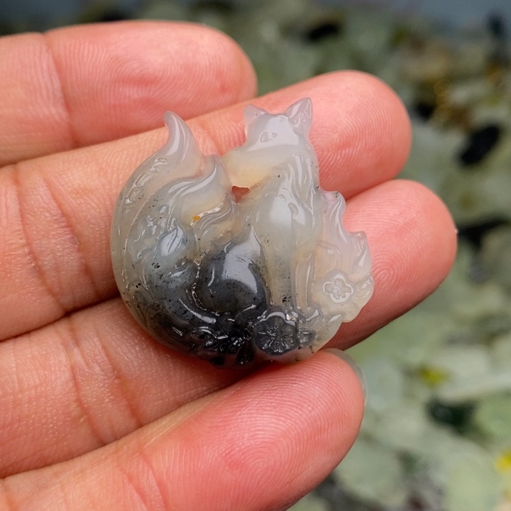 蛇纹石玉颈饰合金75