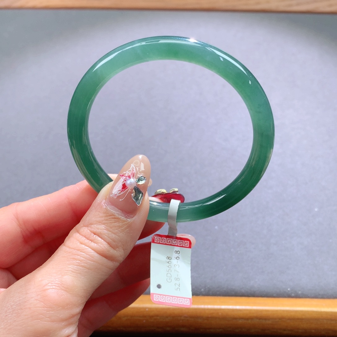 翡翠手镯未镶嵌天然翡翠手镯