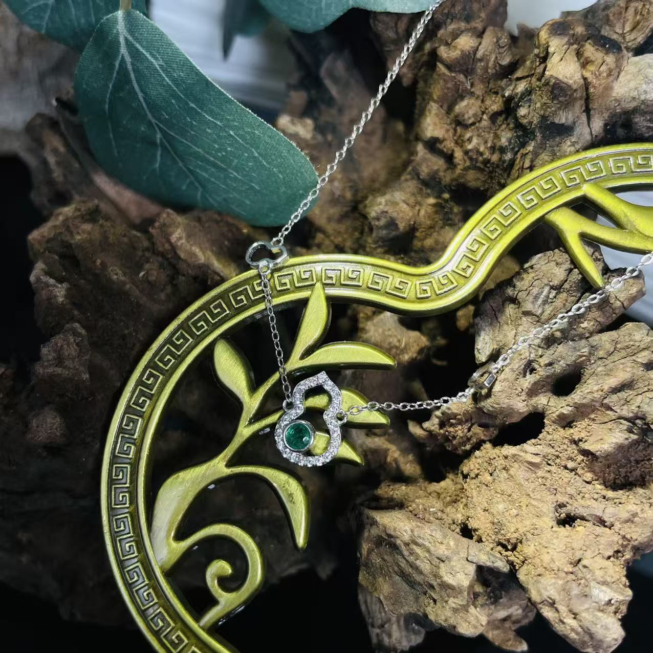 MOZZML075 天然祖母绿设计款葫芦吊坠S925镶嵌（赠链）