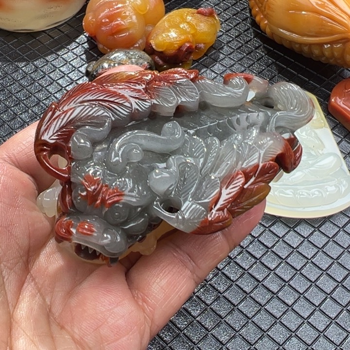 石英质玉（黄龙玉）颈饰未镶嵌