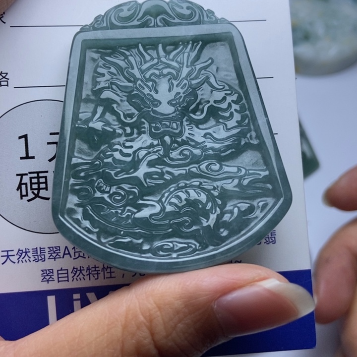 翡翠颈饰足金镶嵌翡翠