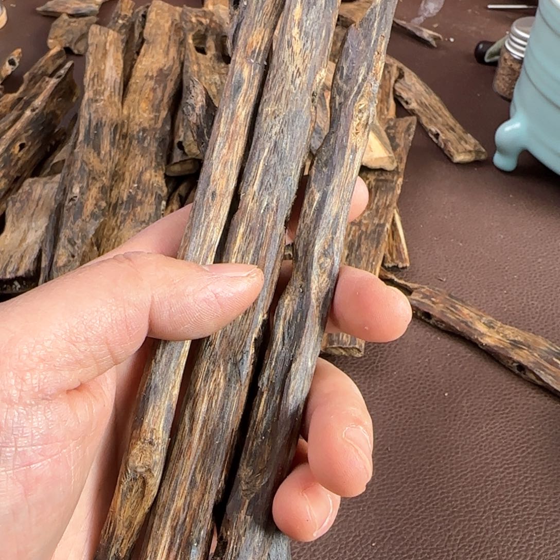 沉香摆件奇楠一代苗金沙叶63克
