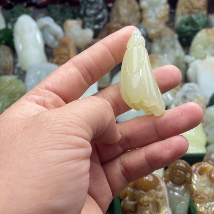 和田玉（糖玉）未镶嵌颈饰