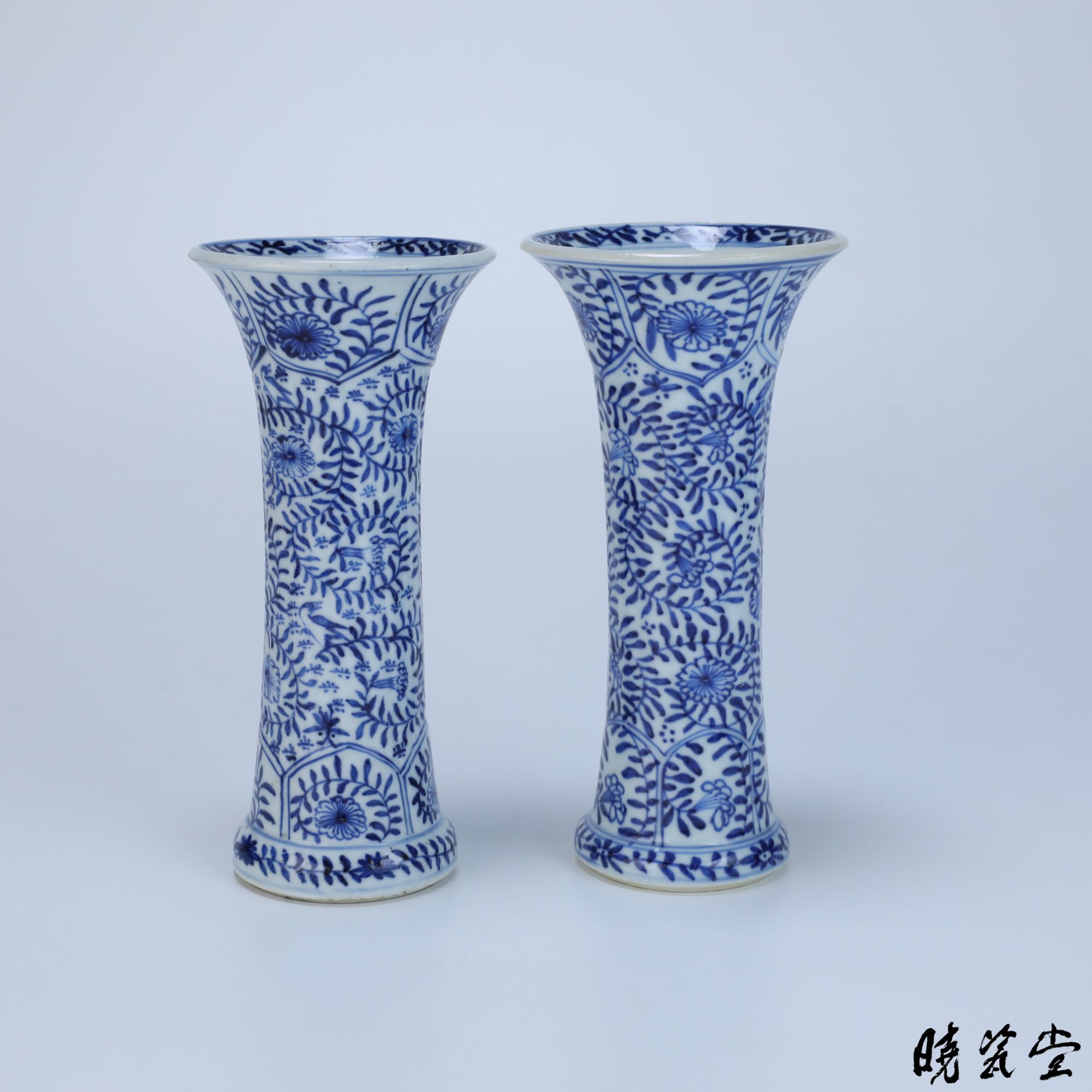 【晓瓷堂】清乾隆 青花淡描缠枝莲纹花觚一对 QT250675