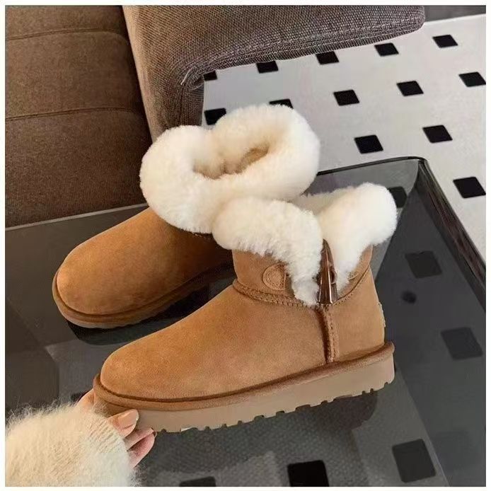 冬季单牛角扣羊毛一体雪地靴女款加绒加厚保暖棉鞋薄鞋子女款秋冬