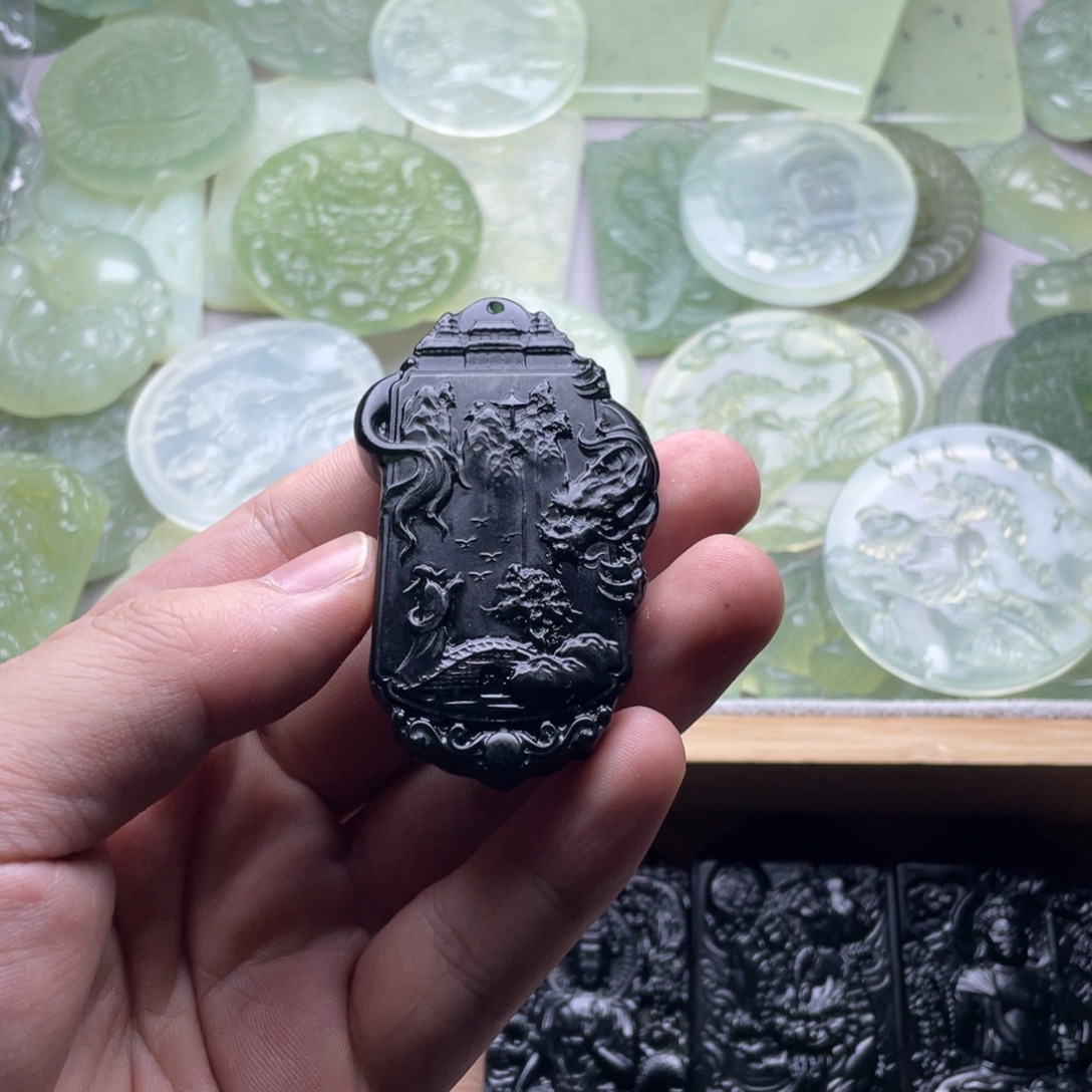 蛇纹石玉未镶嵌颈饰