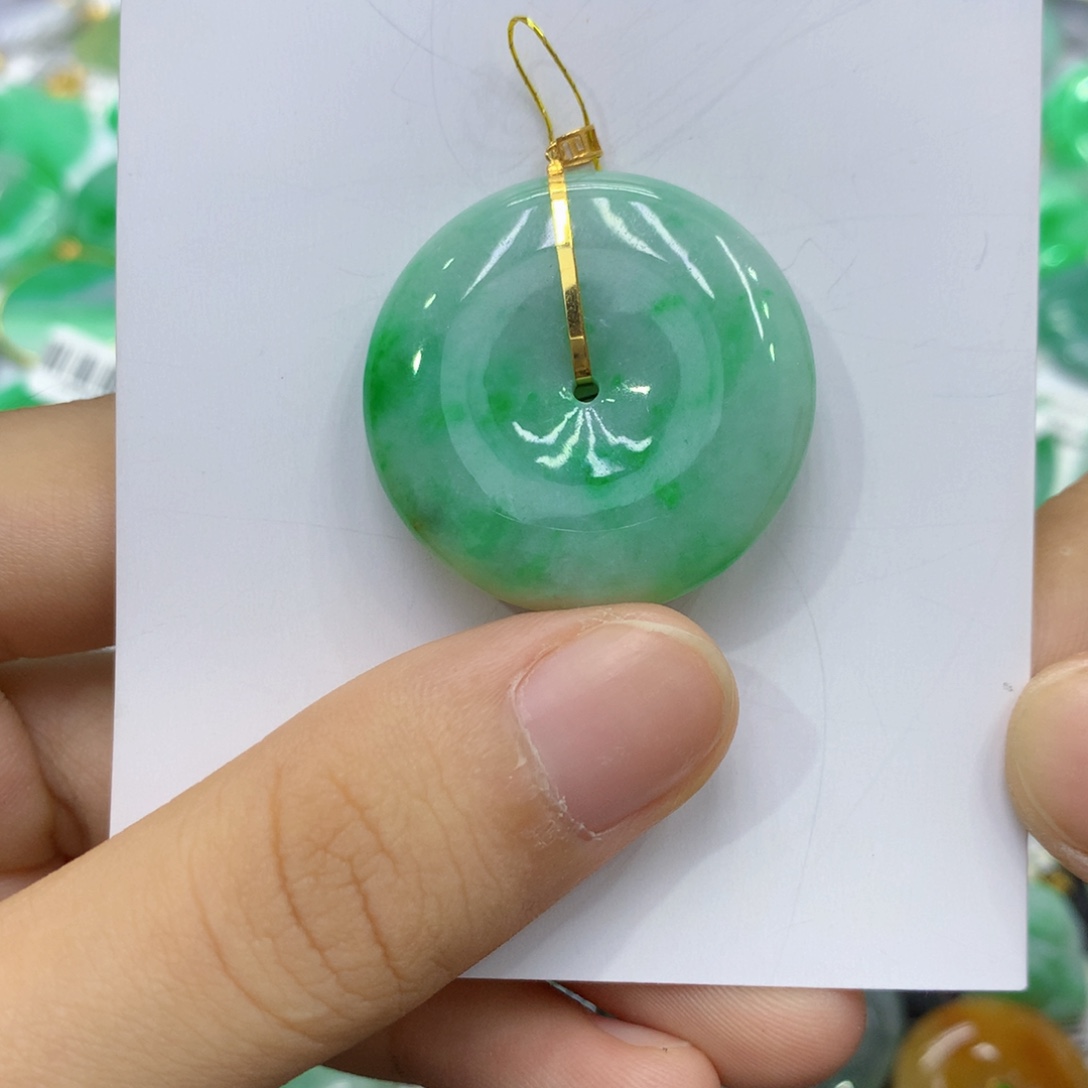 颈饰18K金镶嵌翡翠