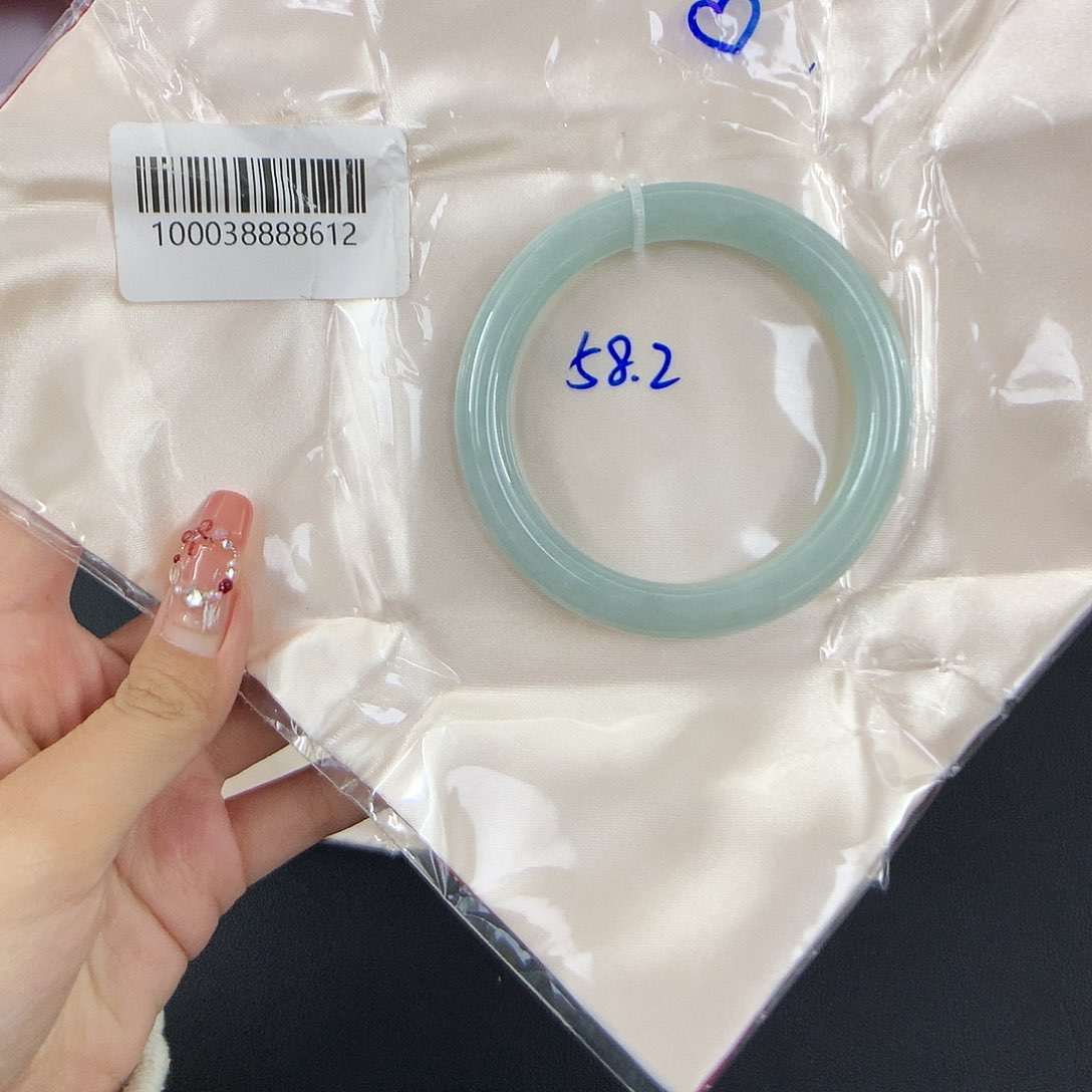 翡翠手镯未镶嵌插****哞天然缅甸翡翠手镯