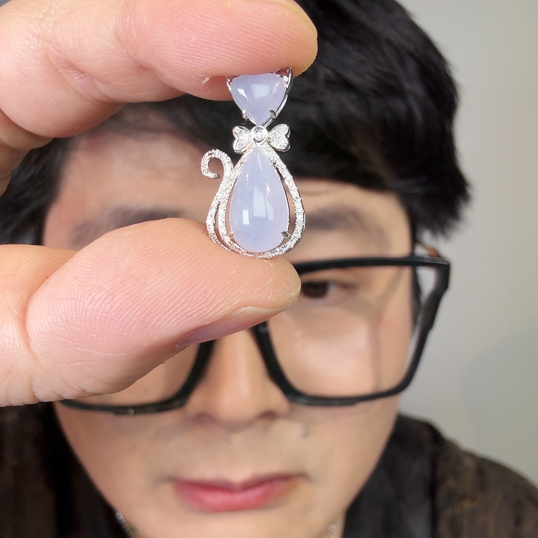 翡翠18K金镶嵌颈饰一件