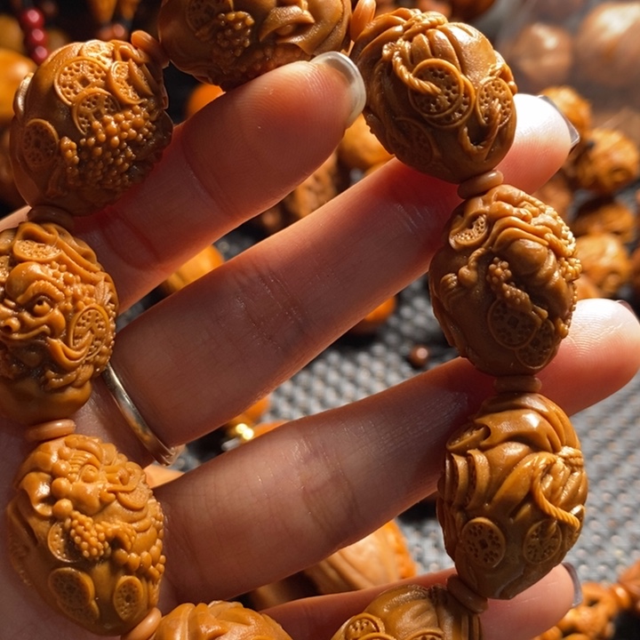 吊坠橄榄核钱袋金蟾