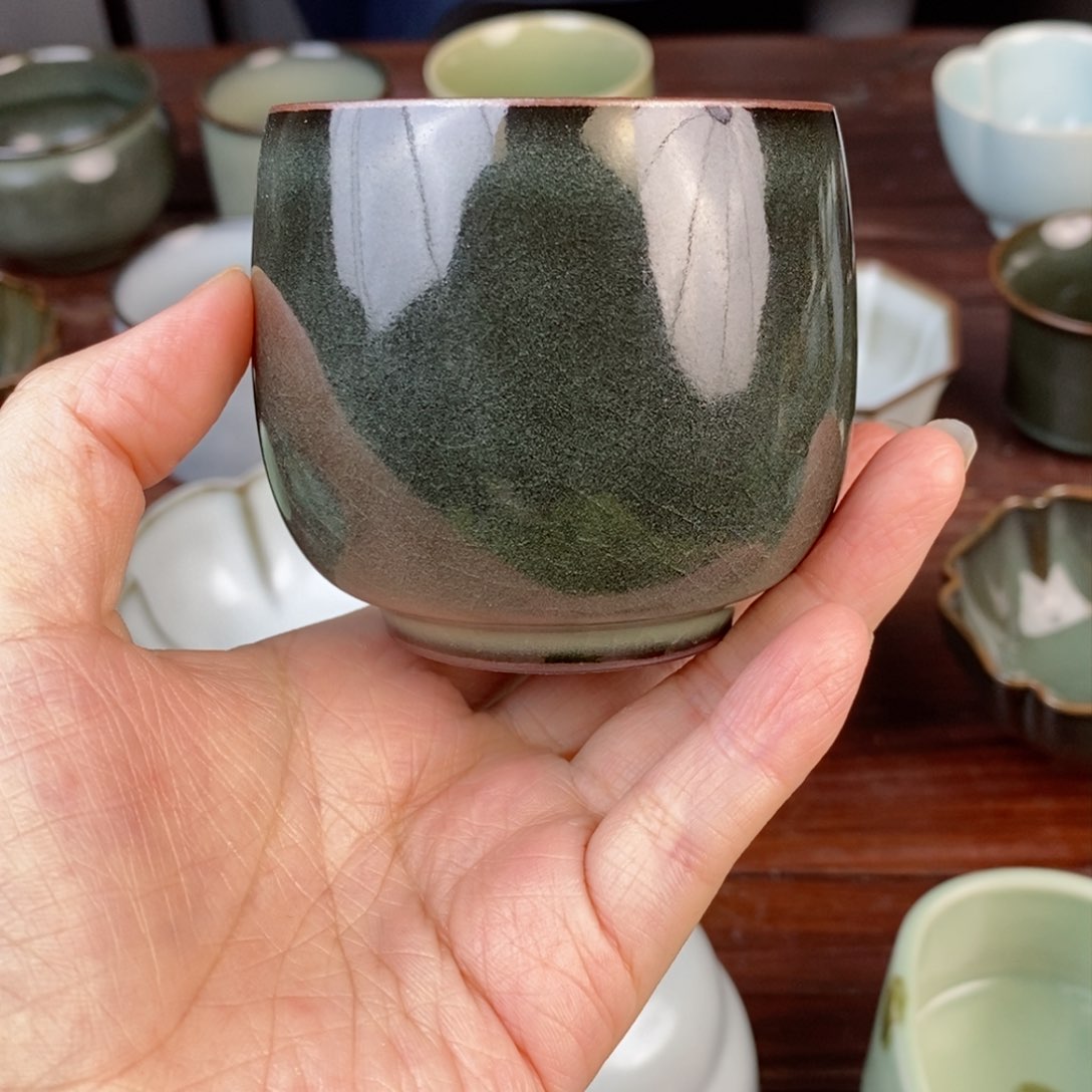 铁胎豆青捧杯 开片 