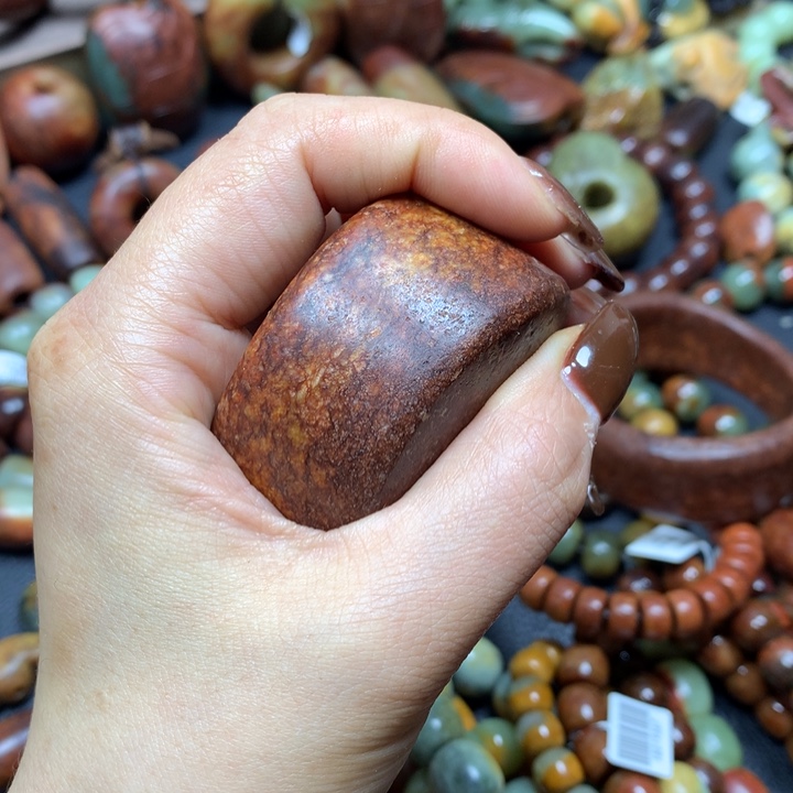 森***林岫岩河磨玉（透闪石质玉）未镶嵌颈饰