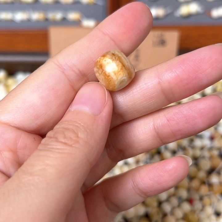 蜜蜡未镶嵌裸石13.3mm一个