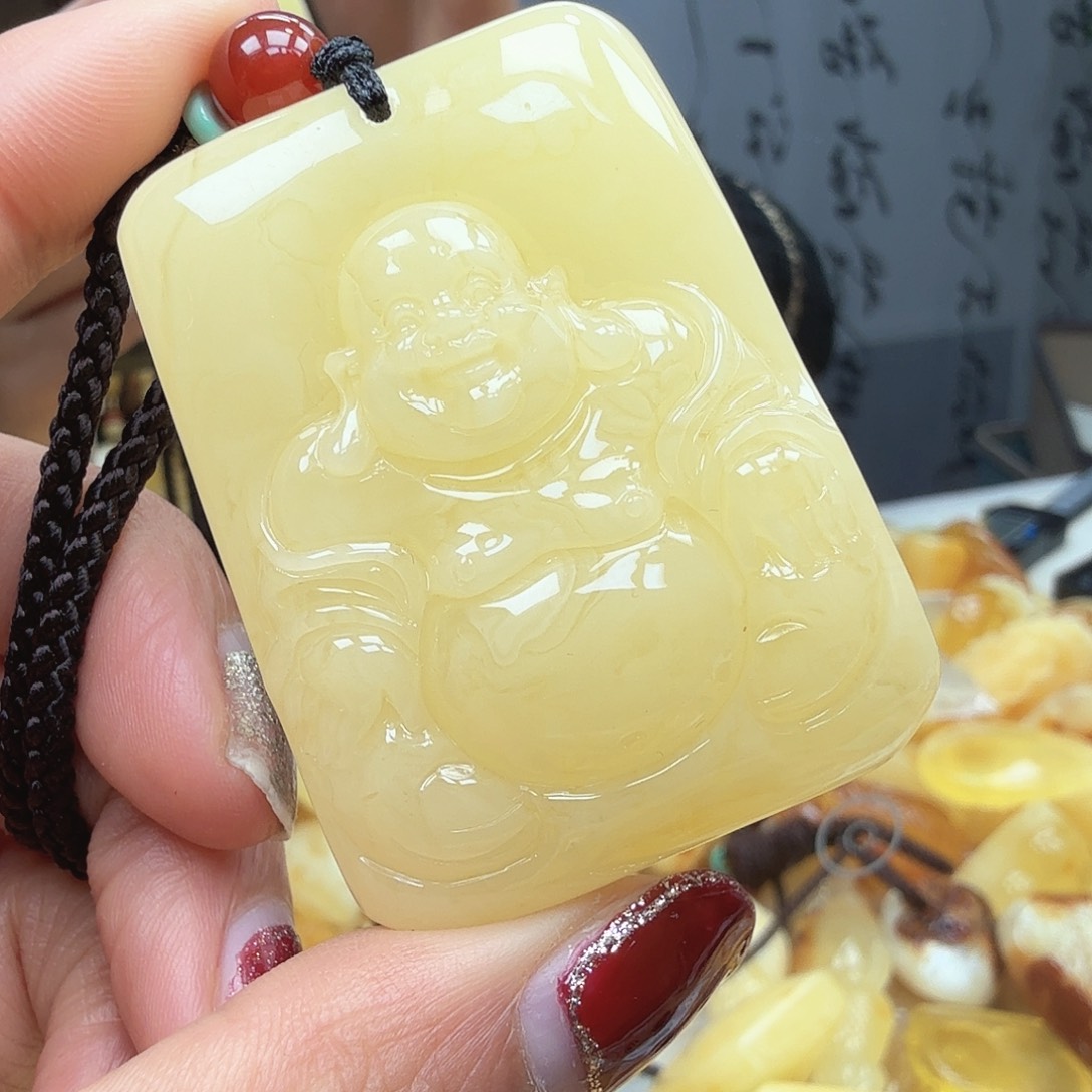 琥珀裸石未镶嵌……