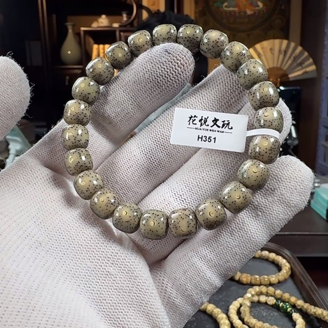 手串星月菩提10x9 绿糯冰针尖星 H351