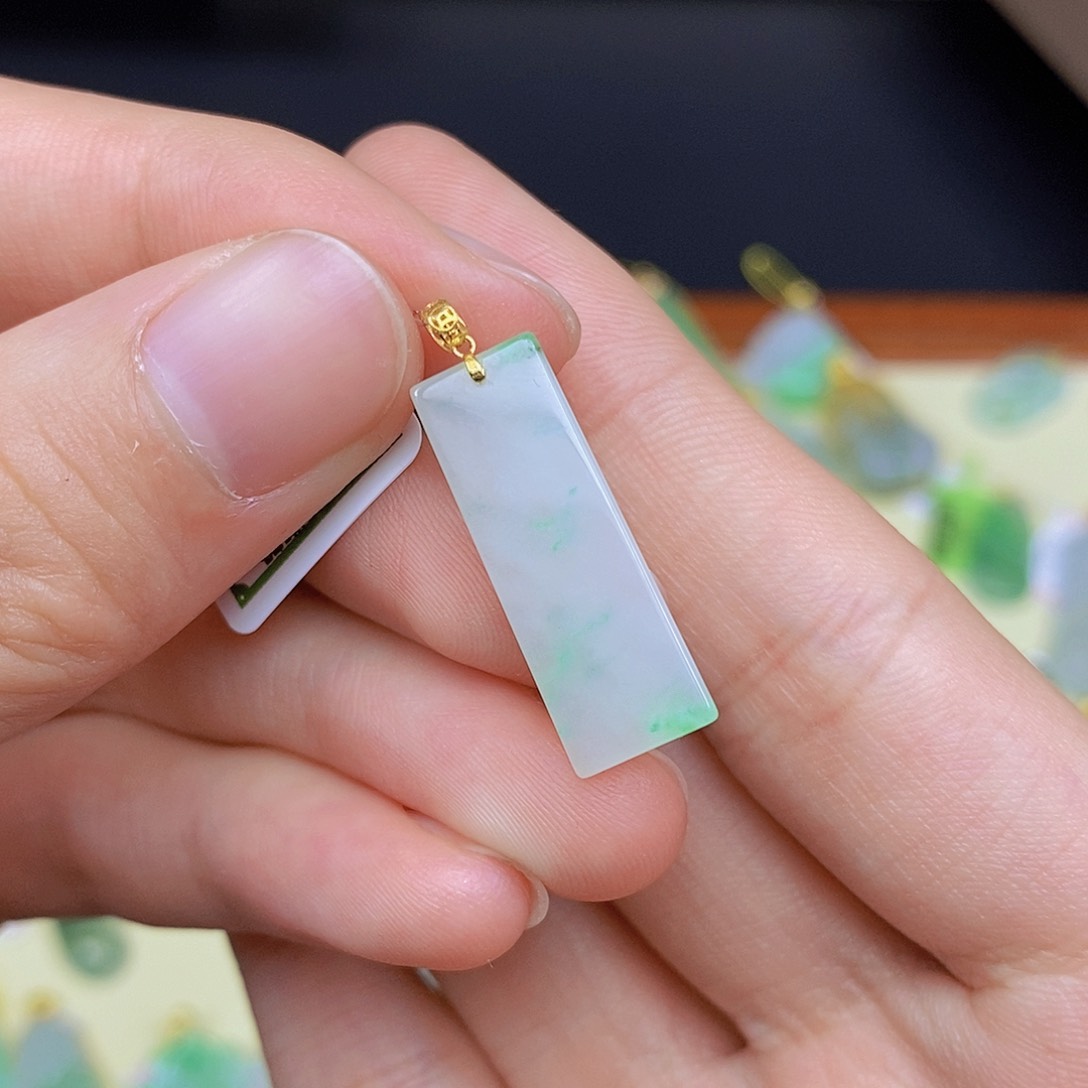 翡翠颈饰18K金镶嵌翡翠