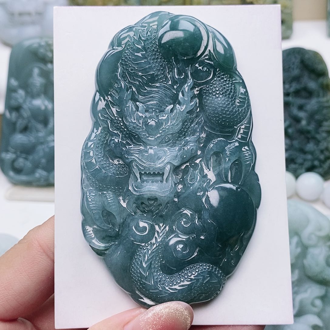 颈饰未镶嵌翡翠龙牌