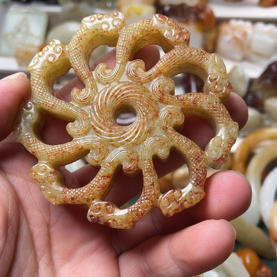 皇***勒和田玉未镶嵌颈饰