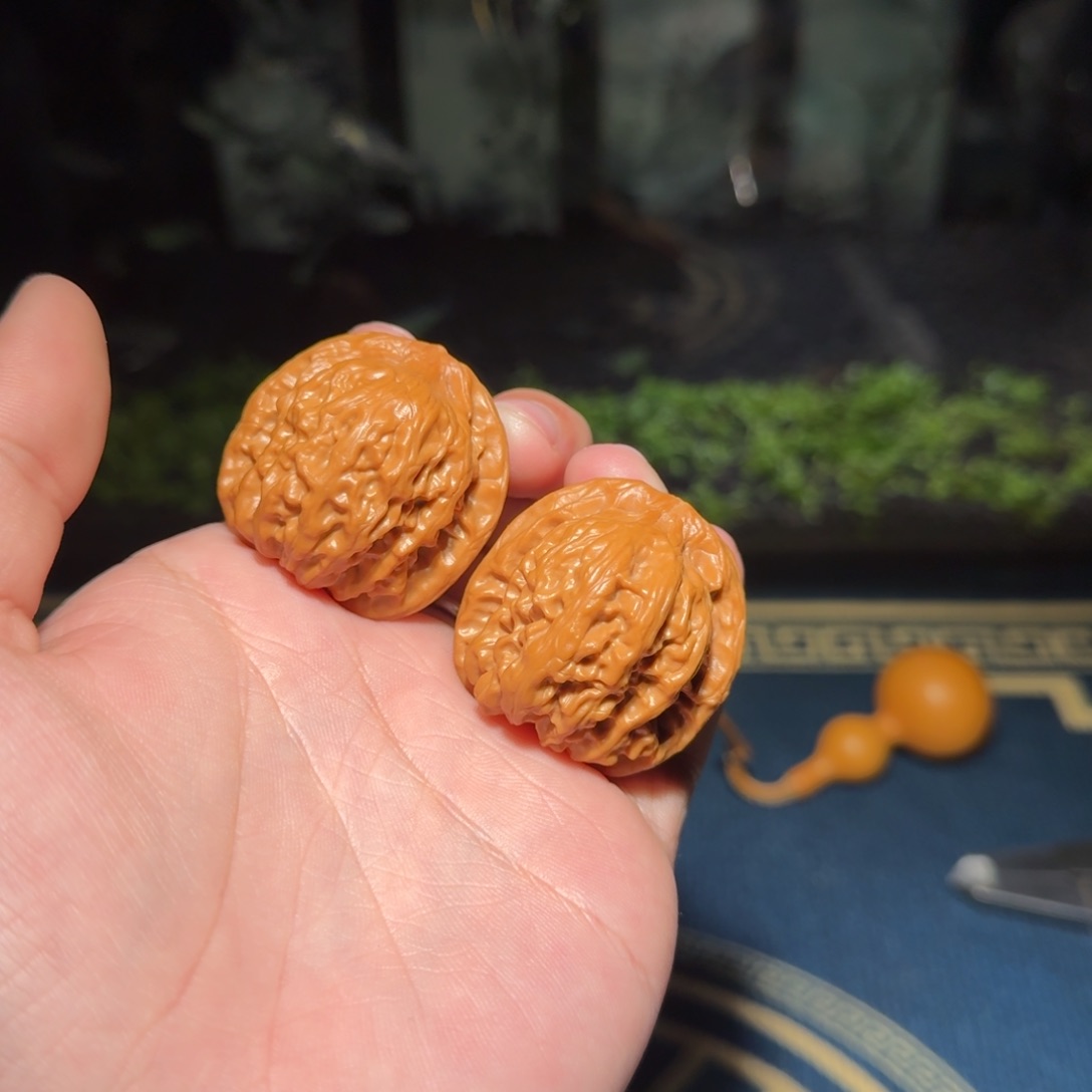 37胭脂野生文玩核桃