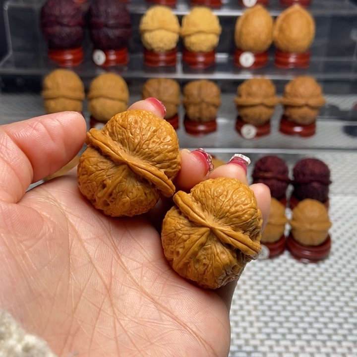 文玩核桃把件11聚宝瓶三棱