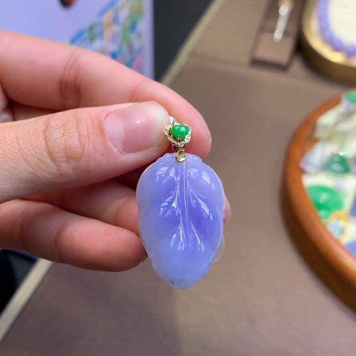 翡翠18K金镶嵌颈饰翡翠