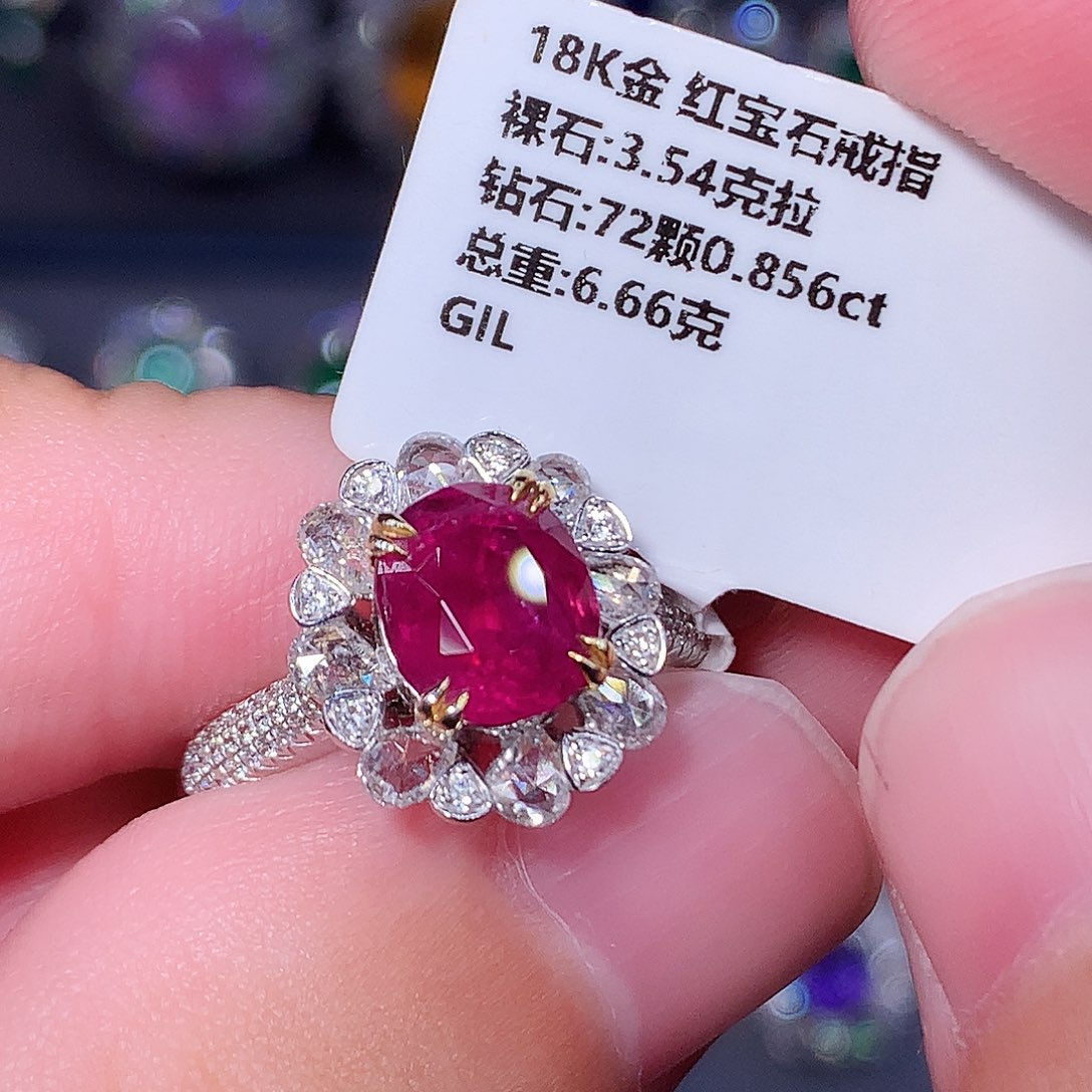 红宝石18K金镶嵌戒指