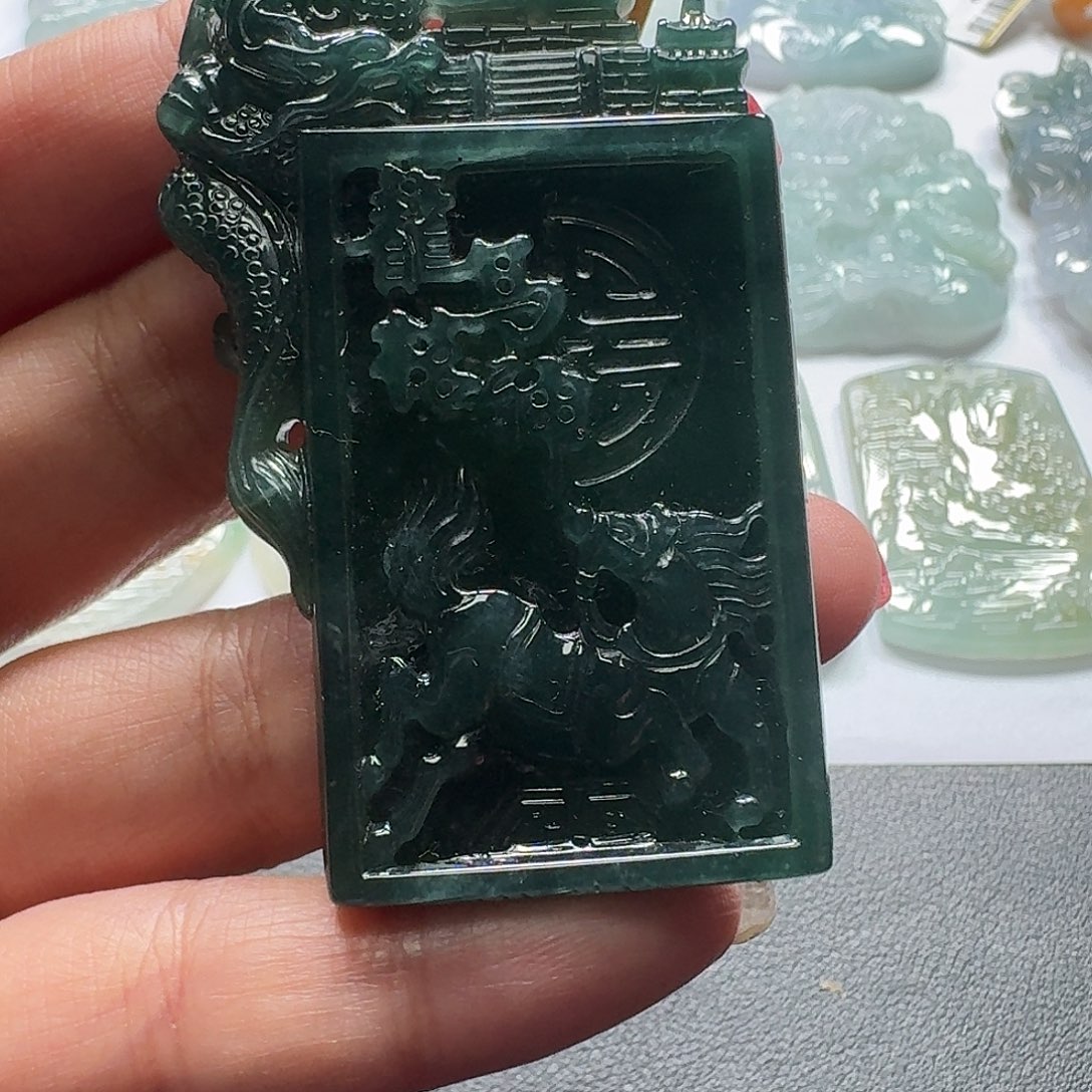 翡翠未镶嵌颈饰吊坠