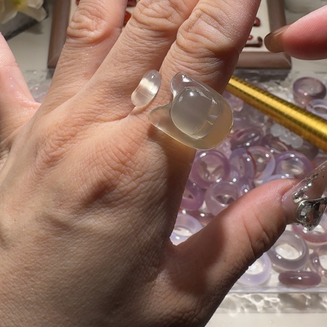 玛瑙/玉髓未镶嵌戒圈9号 港18 雕刻猫猫