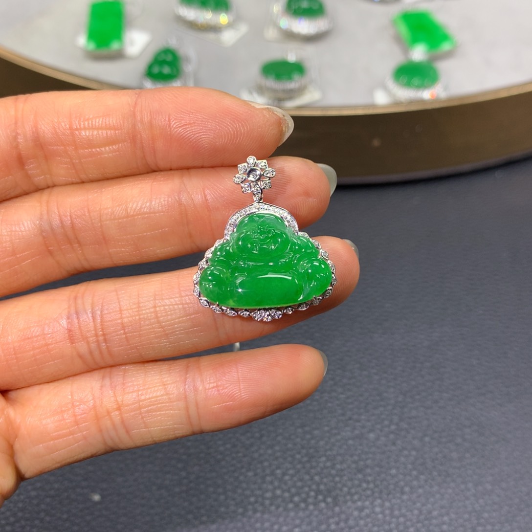 翡翠颈饰18K金镶嵌翡翠