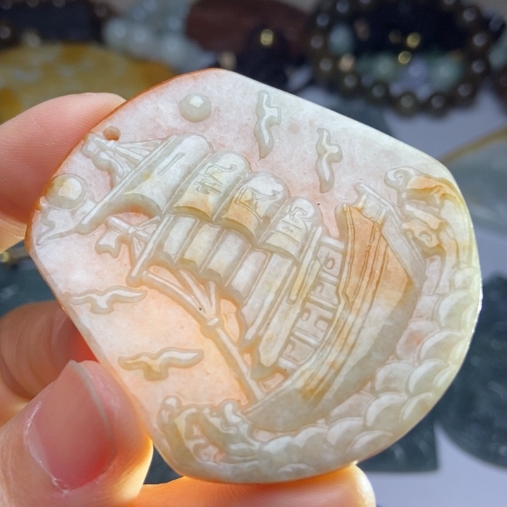 翡翠颈饰未镶嵌翡翠