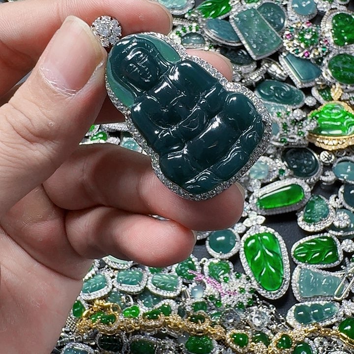 翡翠颈饰未镶嵌天然A货翡翠放漏