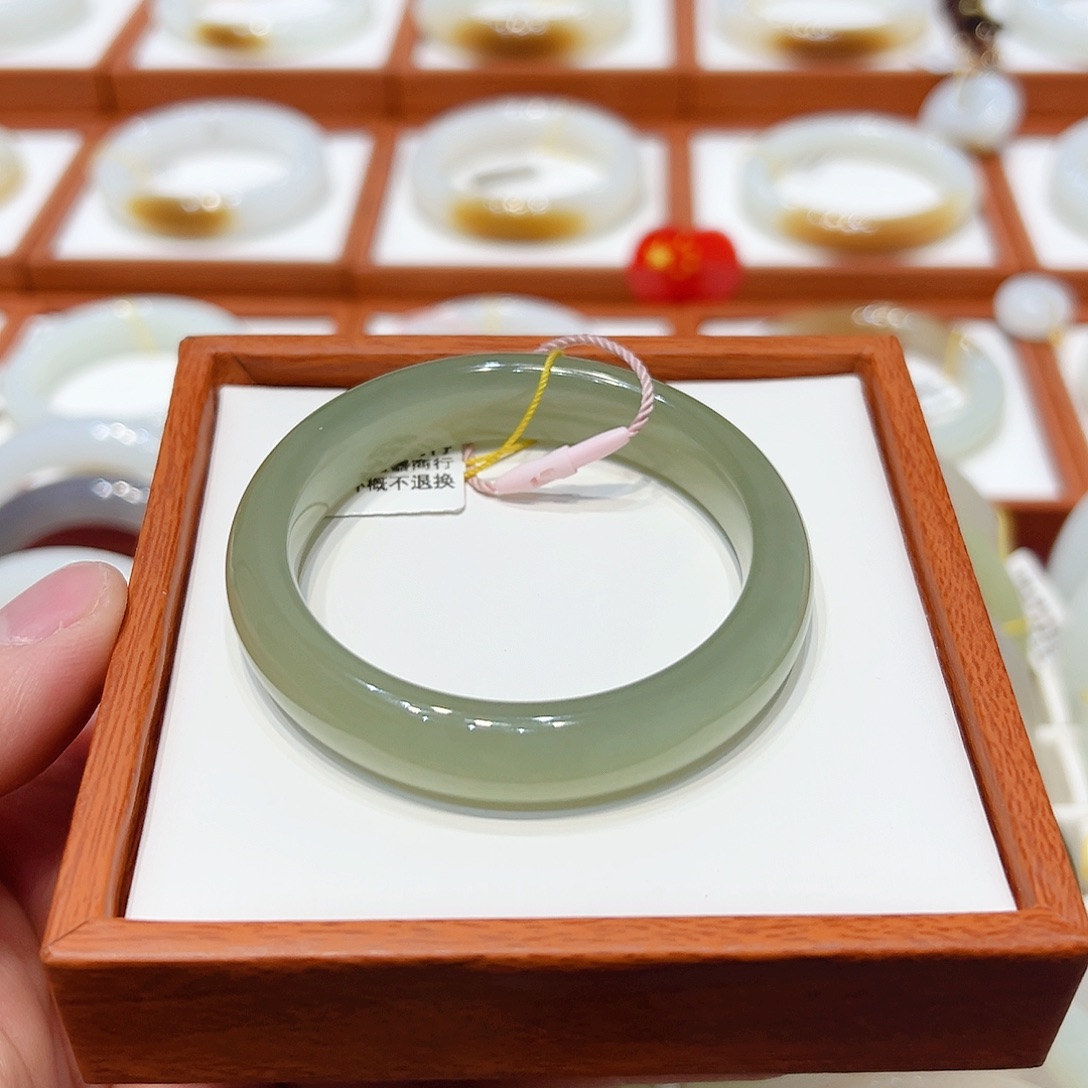 和田玉手镯未镶嵌陌****❤冰湖绿