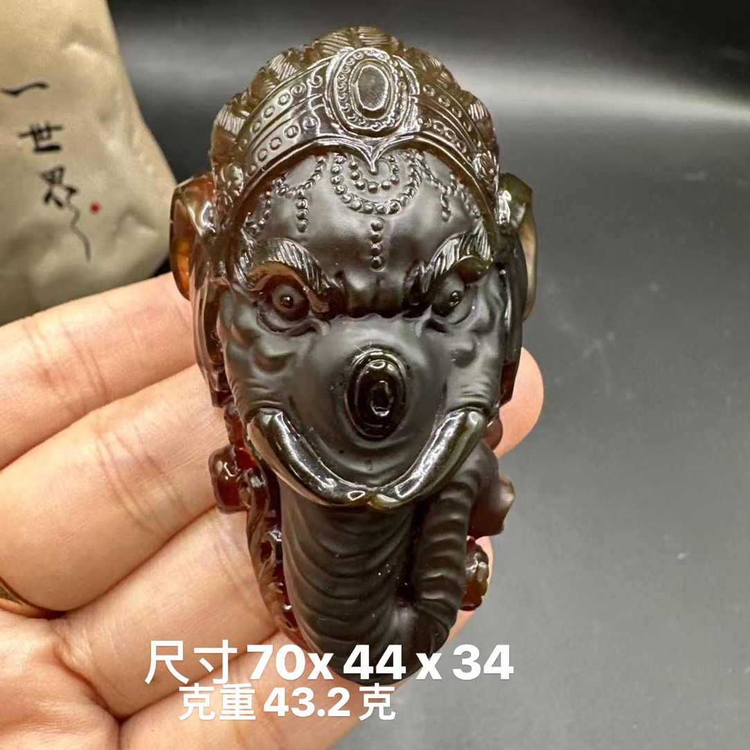 缅甸天然琥珀大师工雕刻红蜜象神吊坠挂件
