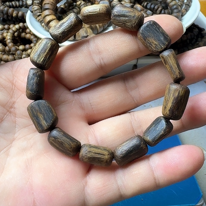 沉香手串开****塔张勺子手串8克