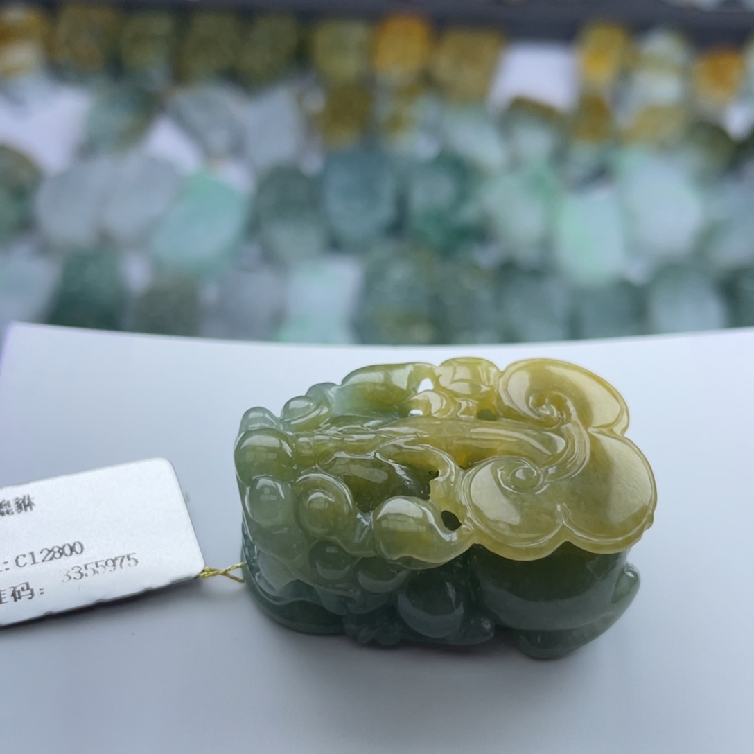 翡翠未镶嵌颈饰貔貅